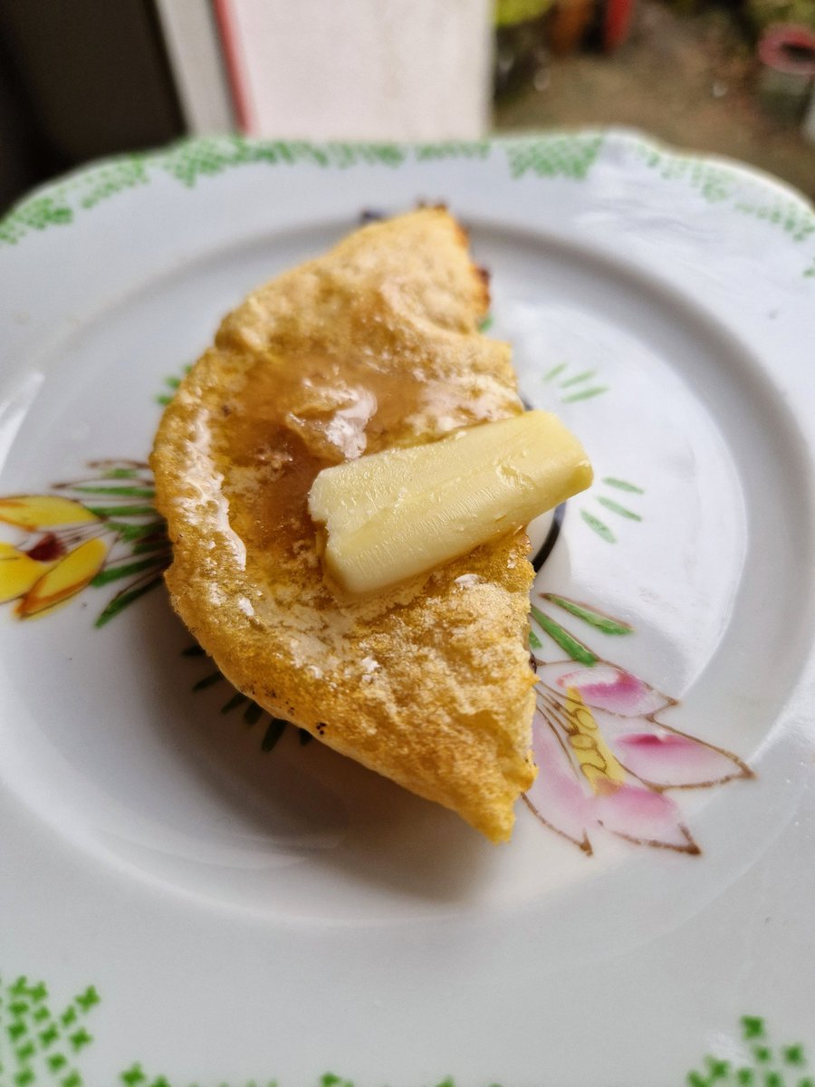 Boxty, butter, honey.

An #Irishfood homage for #StBrigidsDay: <a href="/drummullyboxty/">Drummully Boxty</a> + <a href="/GalteeHoney/">Galtee Honey Farm</a>'s ivy honey.

Great article on food traditions and St Brigid's Day at:  tandfonline.com/doi/full/10.10…