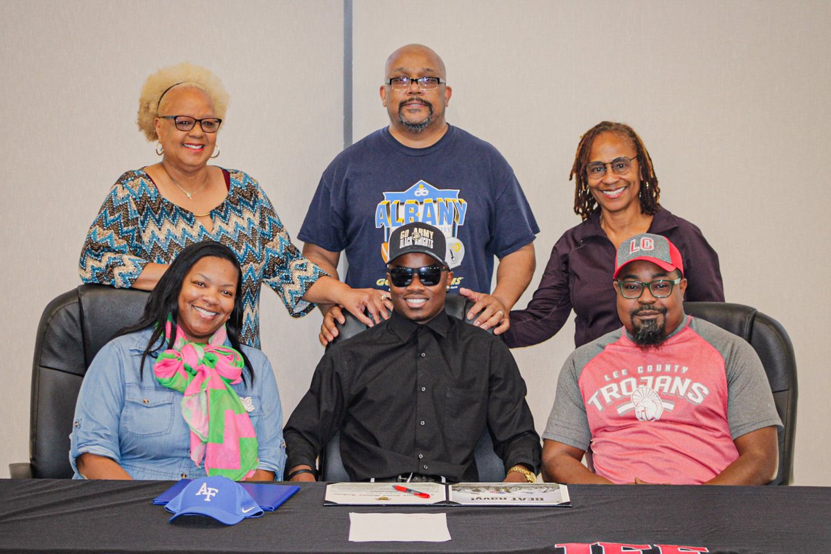 New home #GoArmy 🏴‍☠️<a href="/ArmyFB_Recruit/">Army Football Recruiting</a> <a href="/WestPoint_USMA/">U.S. Military Academy at West Point</a> <a href="/CoachJeffMonken/">Jeff Monken</a> <a href="/CoachNateWoody/">Nate Woody</a>