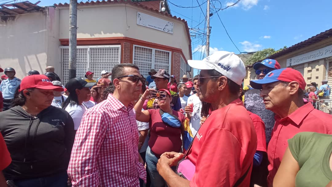 HumbertoMarte_'s tweet photo. Desde el pueblo de Cúa acompañé al Poder Popular en el Acto de Conmemoración de los 206 años del natalicio del caudillo patriota Ezequiel Zamora quien marcó pauta en la historia de nuestra Patria
¡Tierra y Hombres Libres! 
#ParqueDeCiencias https://t.co/srvLfwc4Mz