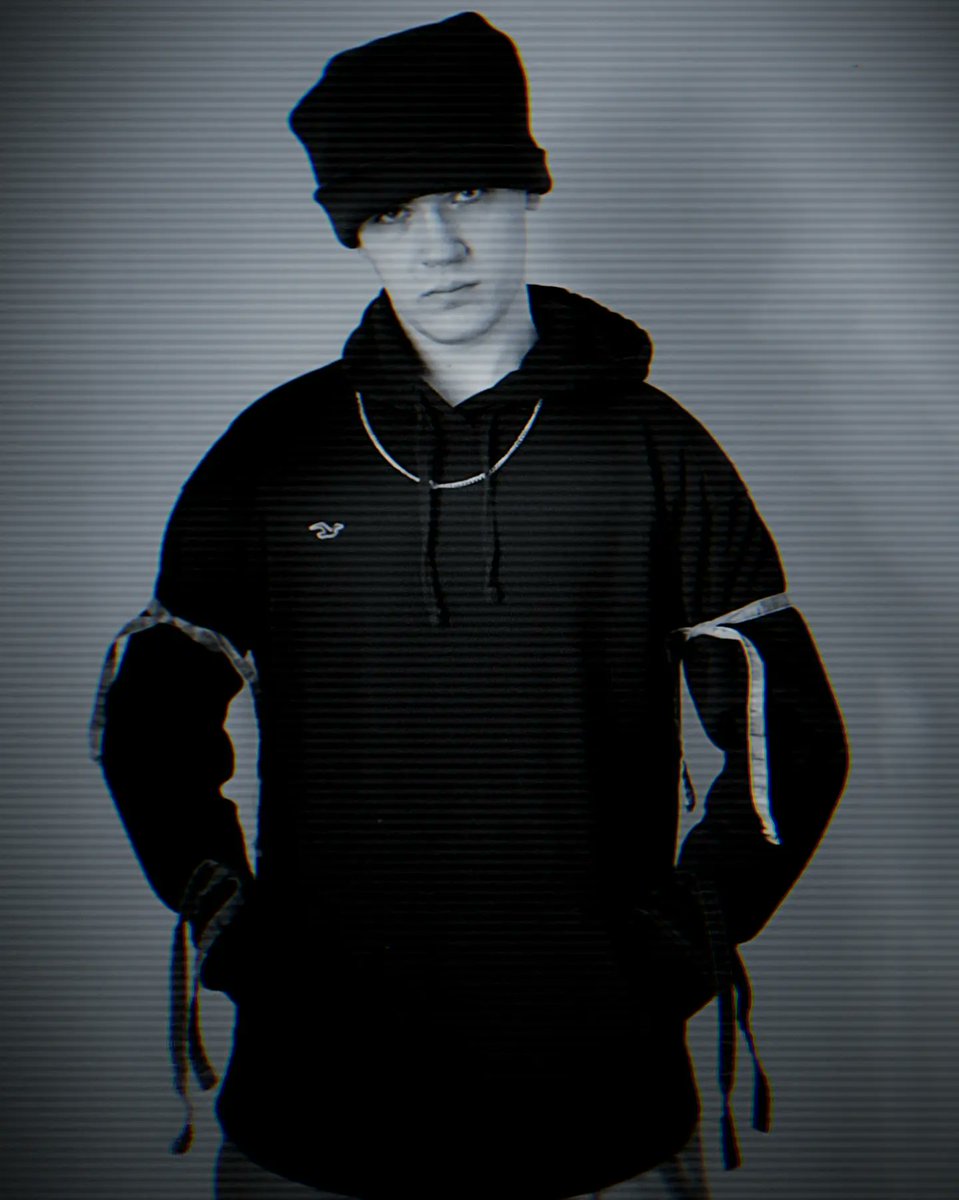 dom_kills's tweet photo. "Come Out Silver, Come Out Gold,
Come Out However You Want,
Come Out Silver, Come Out Gold,
Come Out However You Want"! 
#PHOTOS #photographer #photography #blackandwhite #gold #Silver #blackandwhitephoto #blackandwhitephotography #art #Creative #creatives #creativity #emo #goth https://t.co/5cBiCupO1S
