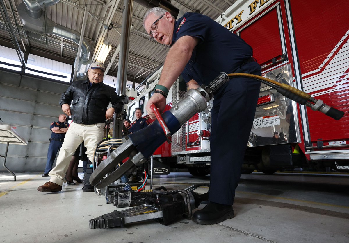 Photo of the day: Sandy first responders share surplus far and near deseret.com/utah/2023/2/1/…