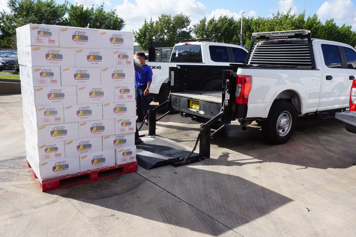 SweetwaterMayor's tweet photo. Thank you to our District 12 @commishbermudez and De Mi Pais for donating three pallets stacked with juices to distribute to our community during our monthly food distributions. This donation will greatly benefit our residents. https://t.co/0N6H0fsAO3