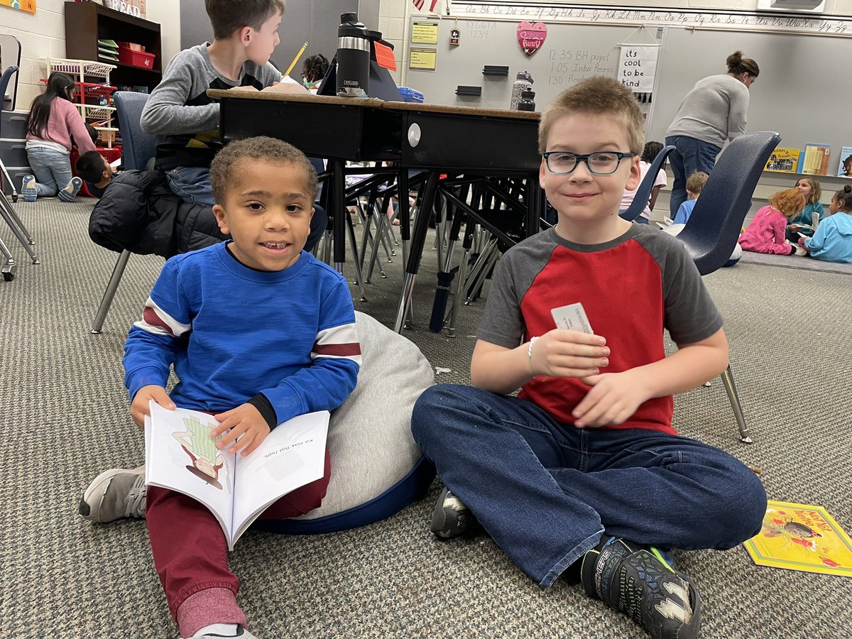 Happy World Real Aloud Day! Ms. Wilson’s kindergarten class showed off their independent reading skills with Ms. Jordan’s 3rd grade reading buddies! #TowerAbove 🦒
