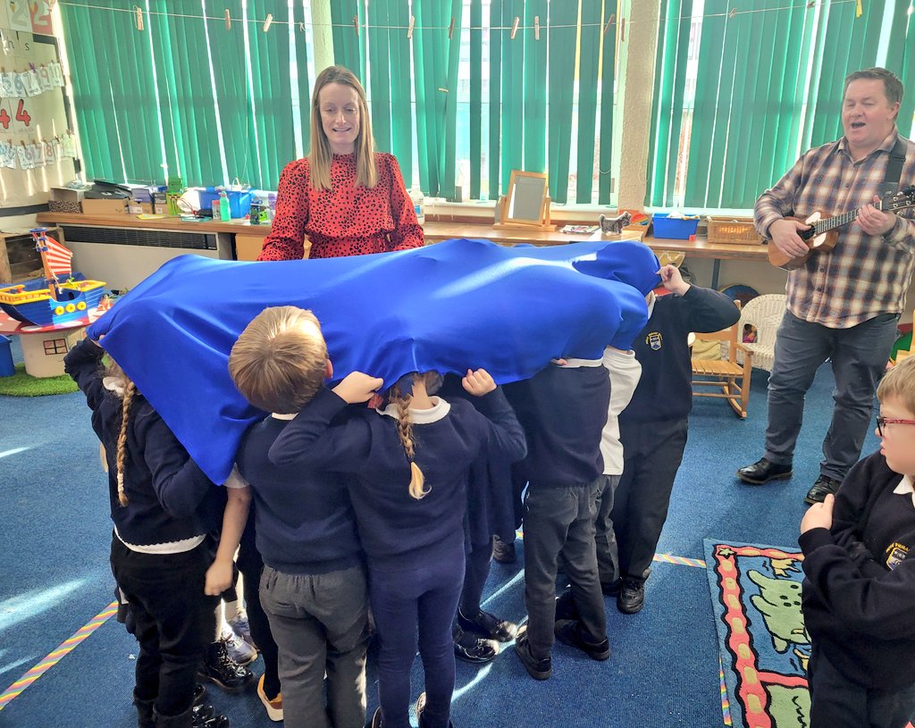 MorayPrimary1's tweet photo. We had a great time singing with Patrick today. We loved the song about the blue dragon! 🐉🎶🎵🎶🎵 #SingingTime  @YMIFalkirk https://t.co/vLElUPz62g