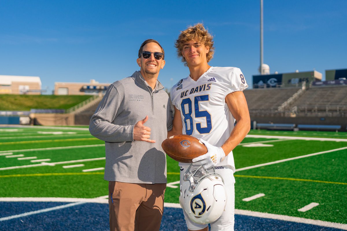 FranzPohlmann's tweet photo. So excited to share I’m committed to UC Davis to play football for the next 4-5 years! Big thanks to @CoachChapatte @mcody83 for the opportunity, ready to get to work! @Jim_Seimas @KSBWDrea @BrandonHuffman @GregBiggins https://t.co/MDCMeyBAyw