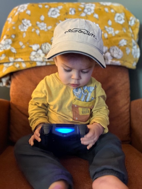 ShipOnSiteSC's tweet photo. The twins turned one year old today!  Our ShipOnSite family grew by two on February 1st 2022.  The boys have grown quite a bit and are currently training on scanners!  😂 #ShipOnSite #PackageHub #TheoOnSite #SamuelOnSite #PackagHubOnSite https://t.co/vOnxZ9e8o4