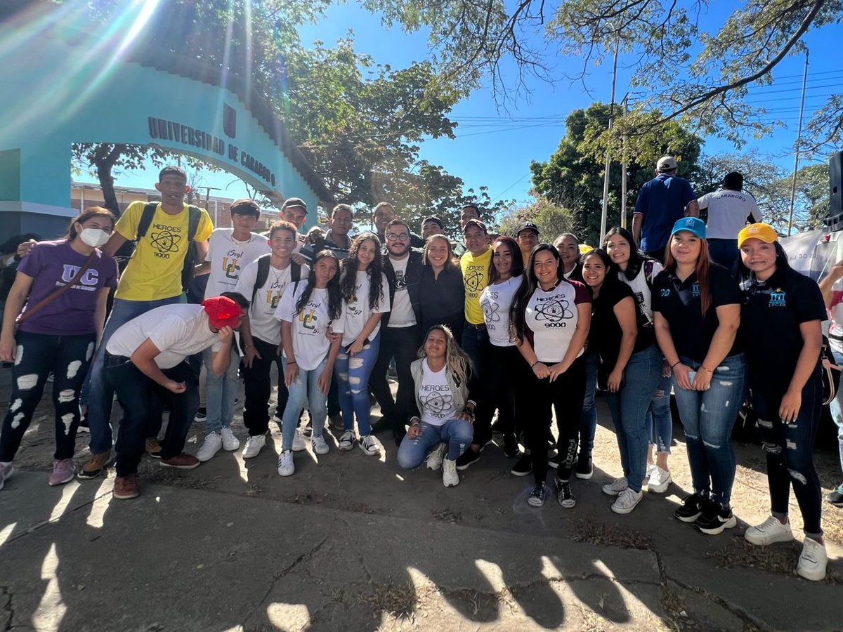 ferreirajoseang's tweet photo. 1/2 Los Educadores venezolanos en el Arco de Barbula, entrada de la @UCarabobo ratificaron la vital importancia de la educación en el país como generadores de talento, responsabilidad, productividad y vocacion de servicio en sentida concentración y posterior marcha en Naguanagua https://t.co/MvZPrZ2zpi