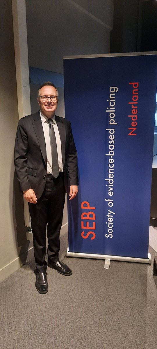 Wat een enerverende en inspirerende introductie van <a href="/Jerry_Ratcliffe/">Jerry Ratcliffe</a> over evidence-based policing. 

Mooi hoe in gezamenlijkheid het <a href="/NSCR_Instituut/">NSCR.nl</a>, <a href="/Politie/">Politie Nederland</a>, <a href="/ministerieJenV/">Ministerie van Justitie en Veiligheid</a> en SEBP-NL dit hebben geïnitieerd en georganiseerd. Met veel dank aan @StijnRuiter1976 en <a href="/MichelBravo7/">Michel/JoseMiglBravo</a>!