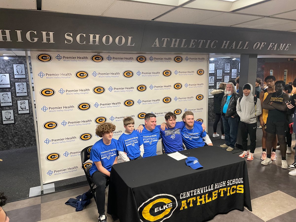 FoundMyWayInc1's tweet photo. I’ve watched and waited for 5 years, let me just say it was worth its weight in gold. The hammer signed, sealed and delivered ✍️🔨 🌪️🌪️🦍🦍 #25 #NationalSigningDay https://t.co/E39eF3U4wn