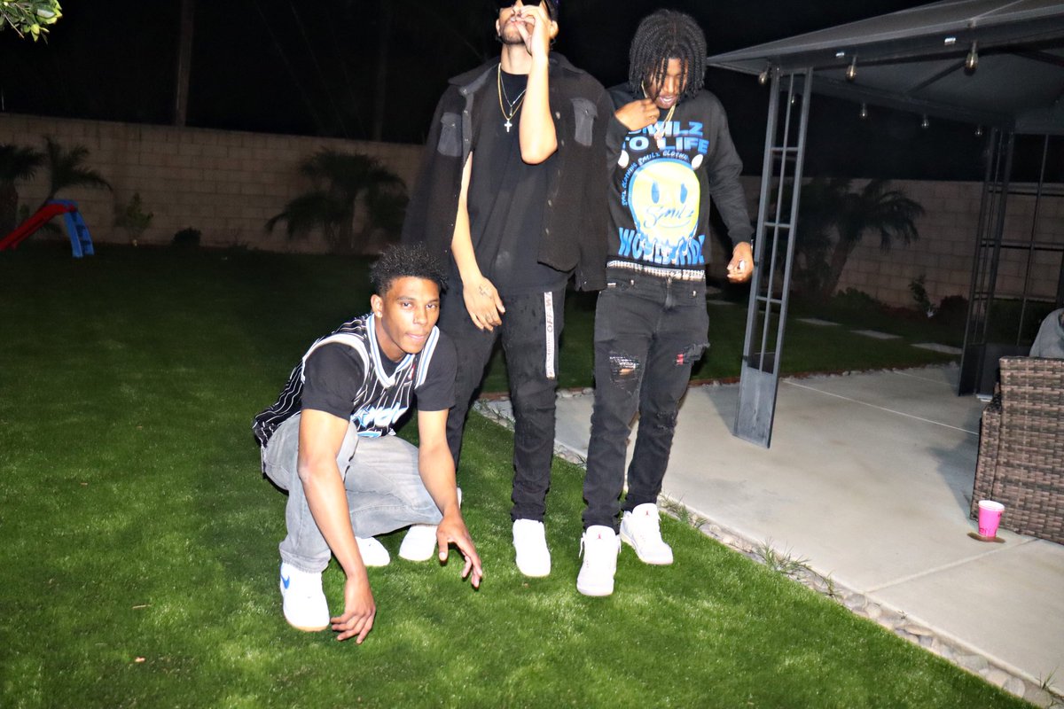 Atbsowavy's tweet photo. 🍾🍾🍾🍾 https://t.co/o7JuFQaLtR