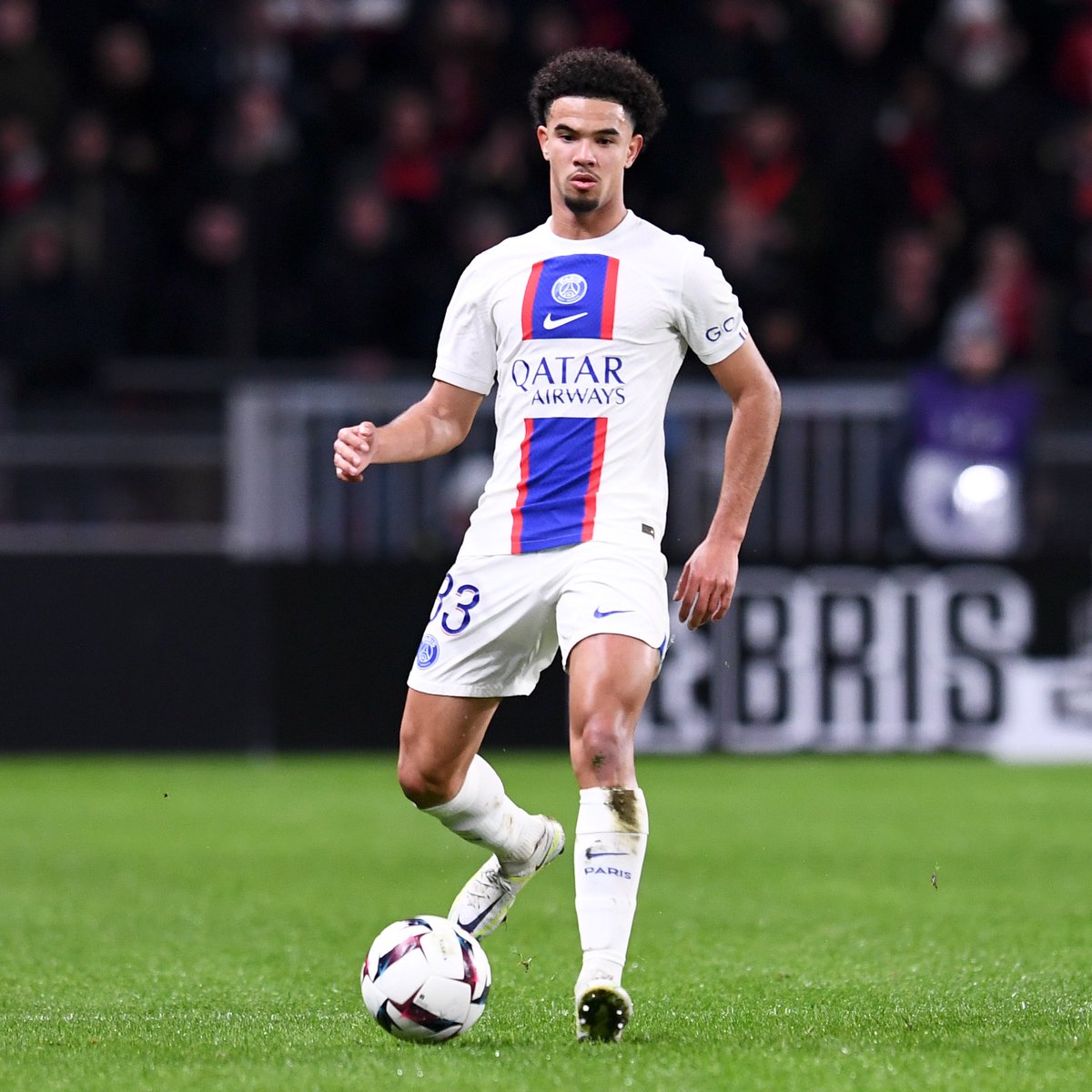 ActuFoot_'s tweet photo. 🚨 Warren Zaïre-Emery sera titulaire sur le flanc droit du PSG demain dans un 4-4-2. 💎❤️💙

(@footmercato) https://t.co/f8MabBqXI5