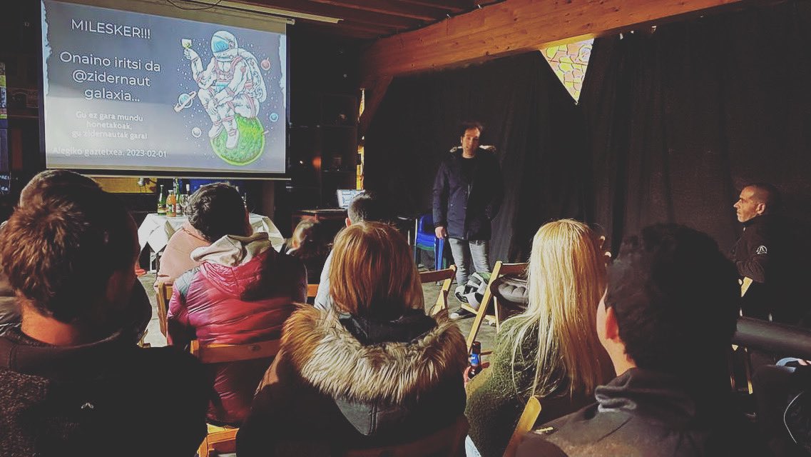 zidernaut's tweet photo. Alegiko gaztetxean izan gara.
Zidernaut galaxia zer den azaltzen, azken ekoizpen batzuk dastatzen eta kontutan.
Oso gustora, etxean bezela. ✊⚡️
Milesker guztioi.
.
.
Gu ez gara mundu honetakoak, gu zidernautak gara!!!
.
.
#sagardoa #bedaio #aralar #eletxe #kombucha #kefirura https://t.co/nPSe17j0s2