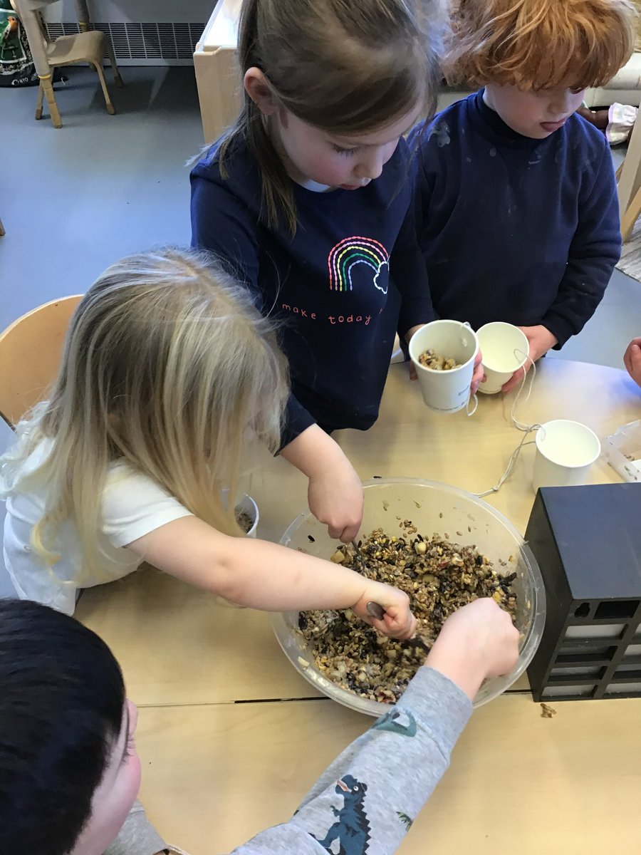 ELPSnursery's tweet photo. Group B making Speedy Birdcake ‘it’s ice cream cake for the birds’ #RSPB #responsiblecitizens SOC 0-08a https://t.co/SaxUC5bgHA