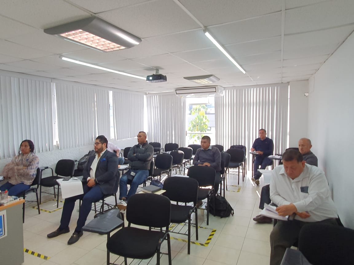 AMESP_oficial's tweet photo. La #AMESP en el primer día del curso del #EC0076 del @ConocerMx donde la Directora General Lic. @vtorreslanda da la bienvenida al curso.
Contamos con la participación de nuestros asociados @Rms_seguridad - #SPPP - #Grip3 – #Bytek - #Capitell - RE & MI – #Metropol y @anerpv_mx https://t.co/y3gUA2VWEN