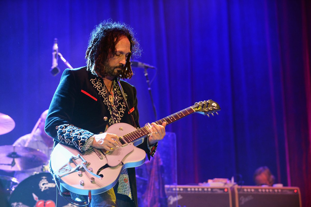 1023WBAB's tweet photo. Happy Birthday to #Guitarist extraordinaire @MikeCampbellHQ He's also played with @TomPetty @FleetwoodMac &amp; now #TheDirtyKnobs Have you seen him live? - @JoeRockWBAB #Rock #ClassicRock #MikeCampbell #TomPetty #FleetwoodMac #RockOnRock #TodayInRock #WBAB https://t.co/ymygsl3E25