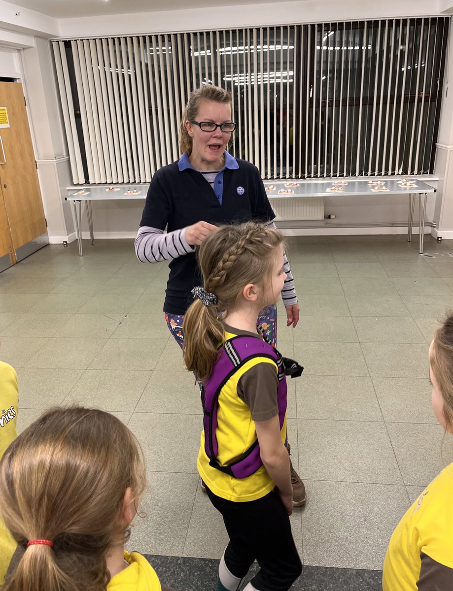 Teaching the Brownies about emotions and feeling confident with the Spread Your Wings UMA. Lapland Owl bought in her weighted vest to show how it would help posture and standing tall. Everyone was keen to have a go too! <a href="/guidingkentwest/">GirlguidingKentWest</a> <a href="/Guiding_LaSER/">Girlguiding London and South East England</a> <a href="/Girlguiding/">Girlguiding</a>