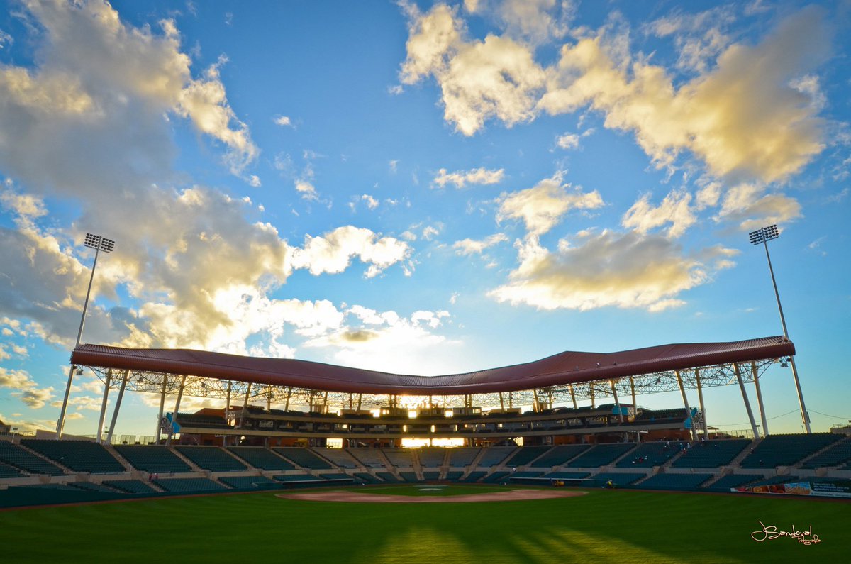 ClubNaranjeros's tweet photo. ¡Hoy hace 10 años se inauguraba nuestra casa, el estadio Sonora, recibiendo la Serie del Caribe 2013! 🤩🏟️🇲🇽 https://t.co/wyXhsz8AQ3