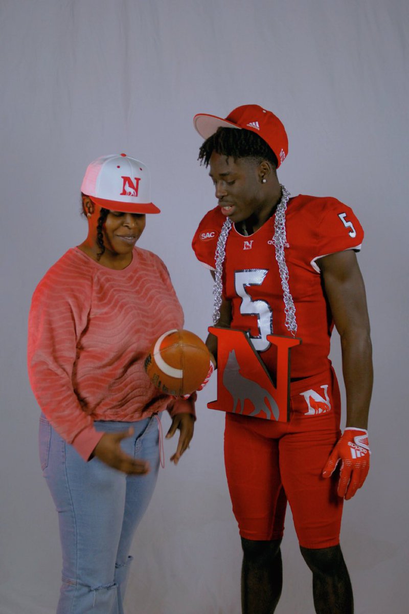 Tyleke_'s tweet photo. 110% COMMITTED LET’S WORK @DekeHerrin @Newberry_FB ❤️🐺 https://t.co/IOihjuEDBW