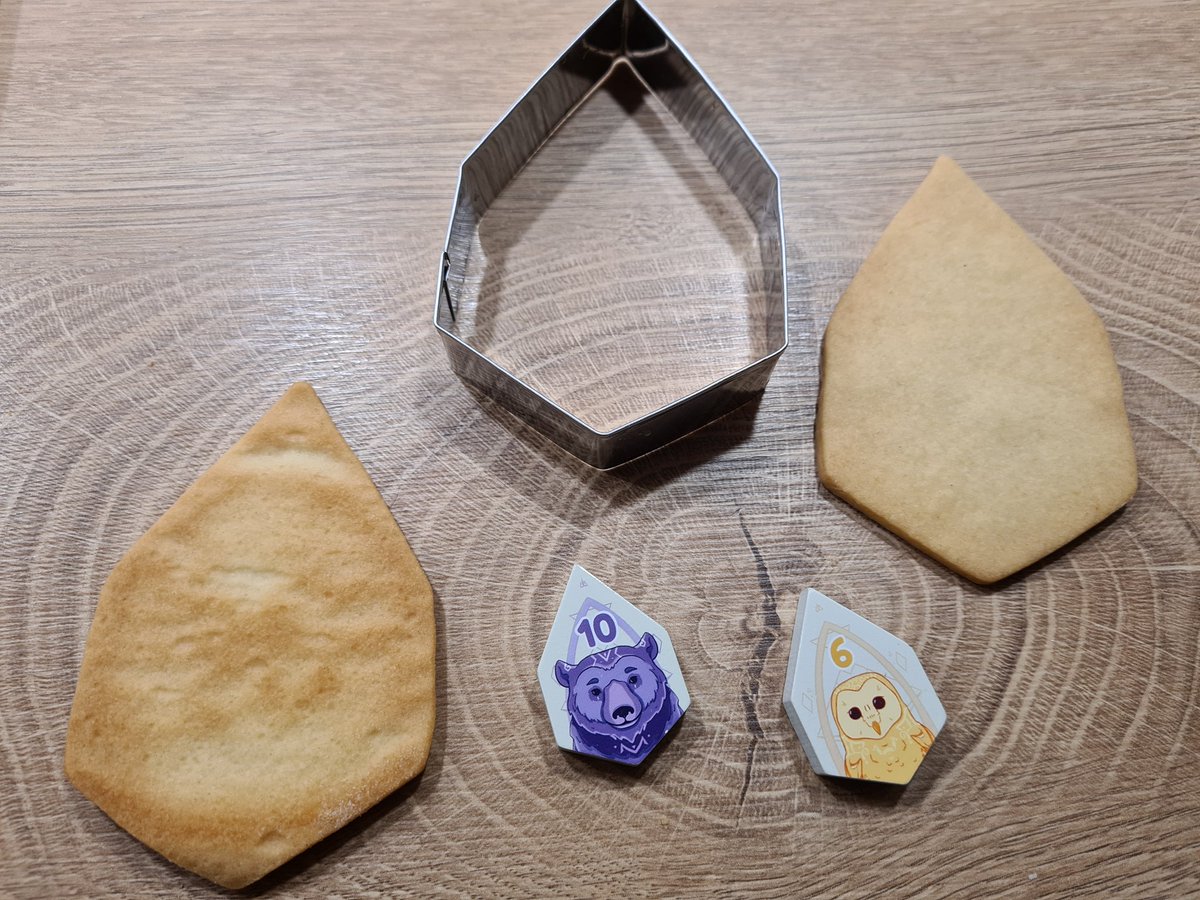 robbynbg's tweet photo. Backe backe... Plätzchen!! 😉
Hab ich auch noch nie gemacht, sonst gibt es nur Kuchen. Aber nachdem es von @DeepPrintGames eine Triqueta Plätzchen Form mit Rezept gab, probierte ich das Mal aus. 😬 https://t.co/e3J6KDBvJg