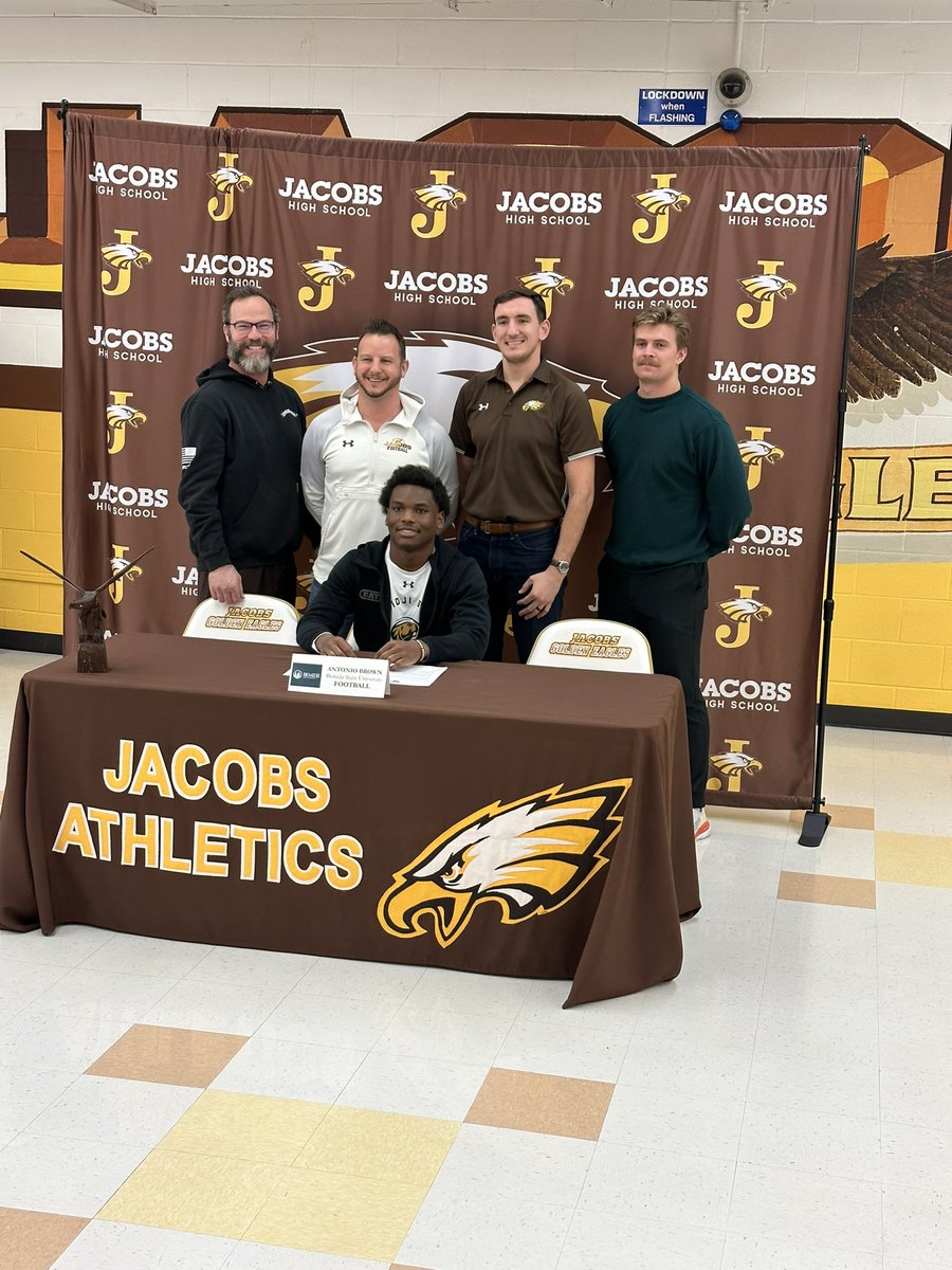 HDJacobsFBall's tweet photo. Congrats to @_antoniobrown8 for officially making it official by signing you NLI with @BSUBeaversFB ! 
🦅🏈➡️➡️🦫🏈 Proud of you AB! 
@HDJ_Athletics @JacobsHighS @nwh_JoePrepZone @EDGYTIM @Wr86Zimm https://t.co/a2cJQG7Xpa