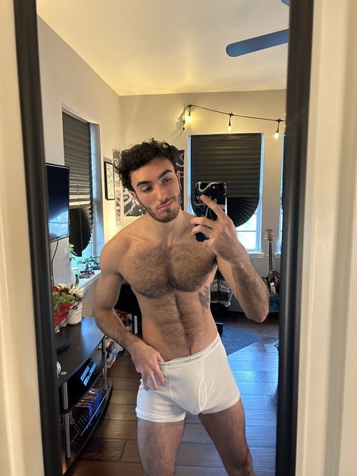 Tighty whiteys ❕ https://t.co/LsXucLB7D7