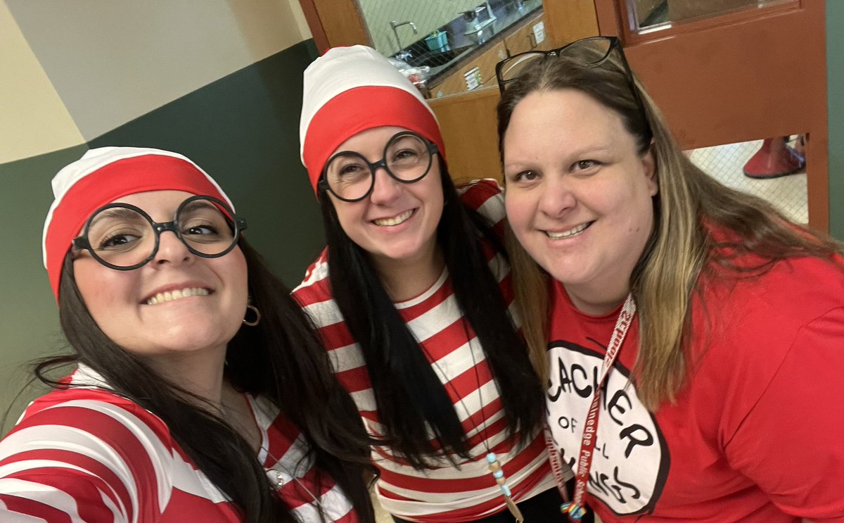 LearnWithLerman's tweet photo. Today, we celebrated World Read Aloud Day! We read great books with our classes, and dressed up as characters! 📚 @Ms_Tarsnane @SweeneyinSixth #WeArePlainedge https://t.co/nRAfwmM39m
