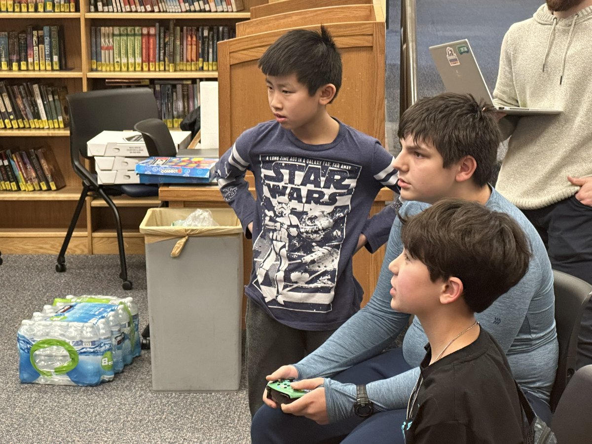 cbohula's tweet photo. Thanks to the Carl Sandburg eSports team for setting up a tournament for our @OJHEagles game club today! @OSD135 https://t.co/ZIpcZtoqVg
