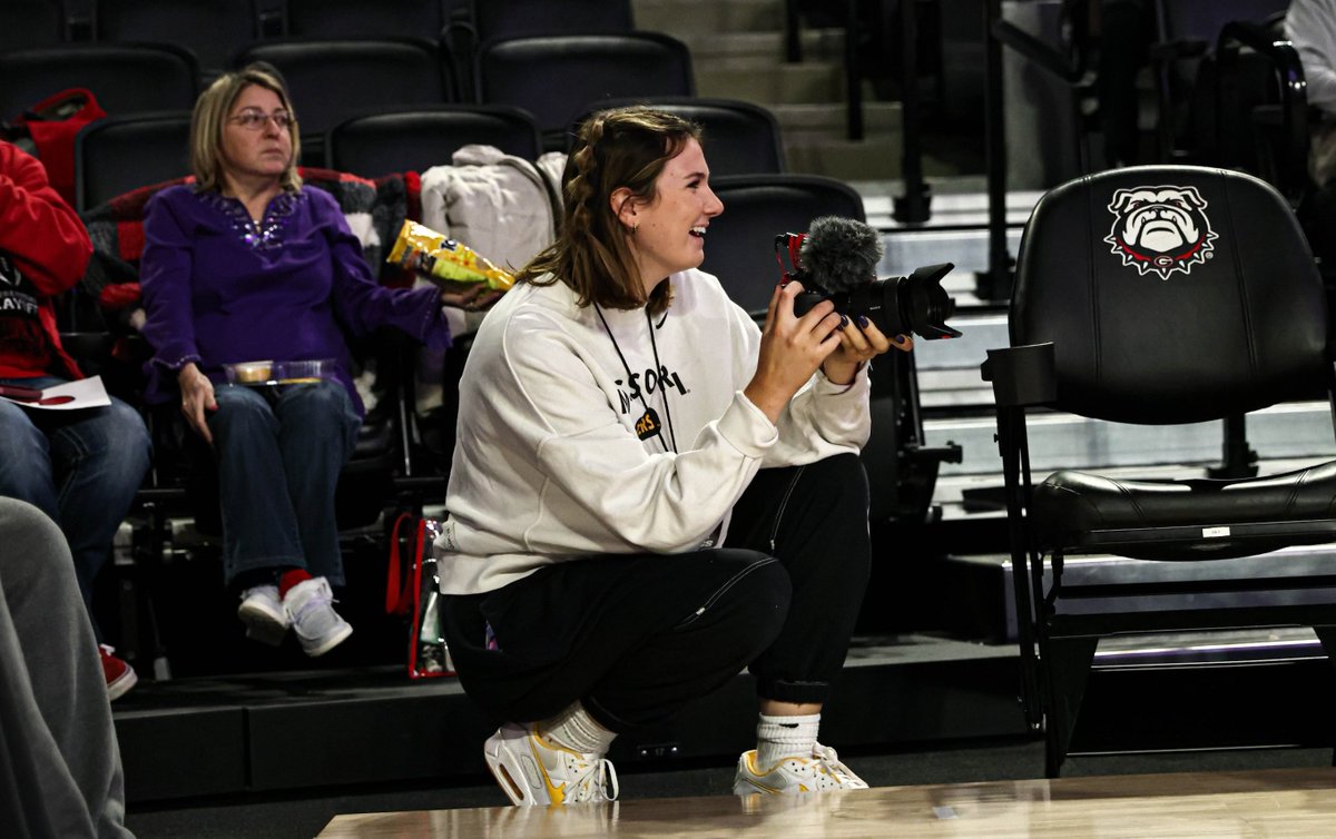 rilee_malloy's tweet photo. Being able to combine my passion for storytelling and sports at 19 years old is a dream, and I am blessed to be surrounded by such strong female role models. #NGWSD2023 

HUGE shoutout to my first ever mentor in this industry @lnholman. I would not be here without you. https://t.co/IZDEQYyihv