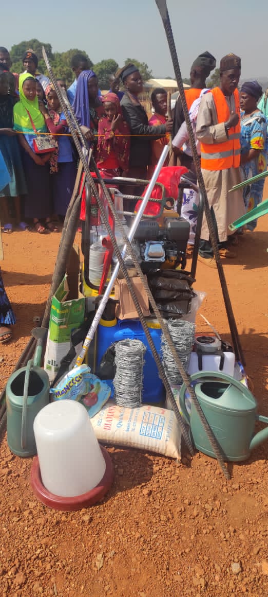 MFoutsou's tweet photo. During the official launching ceremony of the YOUTH ONZAINE in Mayo Darlé, #TYSYP beneficiaries received installation material and organised youth groups received various supports. https://t.co/2pNVSWvOs4