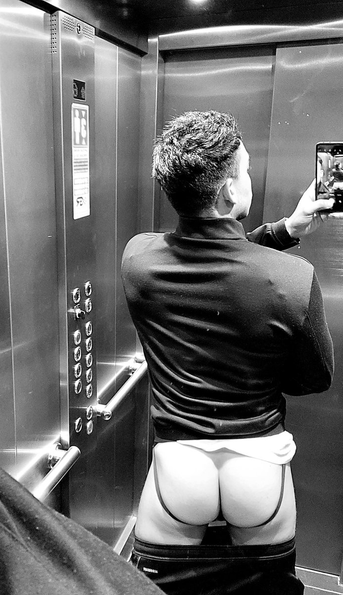 NachoRey19's tweet photo. Por si pinta un delicioso 🍑 #gay #gaybottom #juicyass #jockstrap #suspensores #gayass #bubblebut https://t.co/0d3oTbfb9x