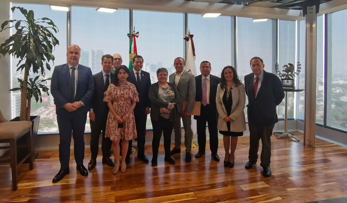 cicegGTO's tweet photo. Agradecemos a la titular de la @SE_mx, Raquel Buenrostro y a @abugaberjose, Presidente de @CONCAMIN,  por convocar a líderes de cámaras y trabajar por construir una Política Industrial para el desarrollo de la Industria Nacional 🇲🇽
@AlfredPadillaV @alejandrogomezt https://t.co/11oi64Kdxq