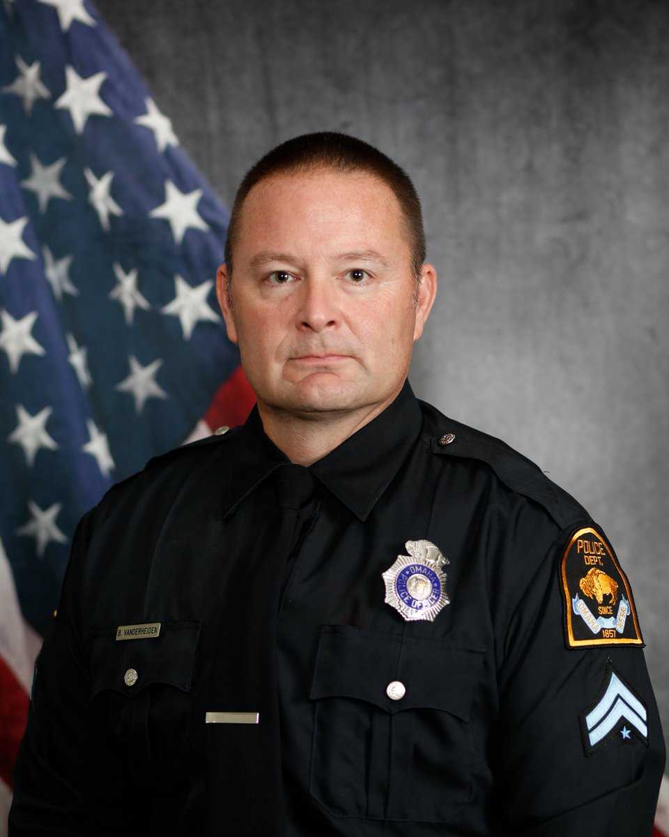 This is officer Brian Vanderheiden.

He's the Omaha Police officer who - without hesitation - ran into a Target knowing there was a suspect with a high powered rifle. 

The suspect is dead &amp; there were no injuries.

The 20-year veteran of the force is a hero. 🙏