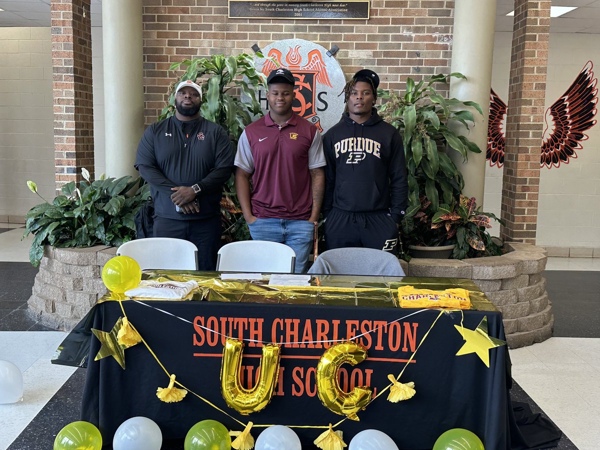 CoachDStotts's tweet image. Blessed to Coach these guys! They are amazing kids on and off the field! Couldn’t be more proud! Go Be You‼️ @DeanMondrell @MariZL_ 💪🏾✊🏾🤝🏾