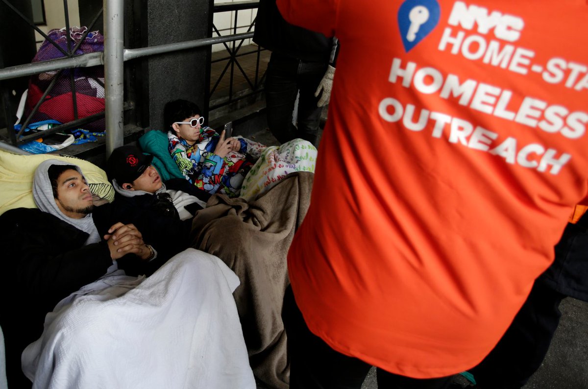 1010WINS's tweet image. Asylum seekers refuse eviction from Midtown hotel to Brooklyn Cruise Terminal, camp outside hotel
bit.ly/3l36GAu