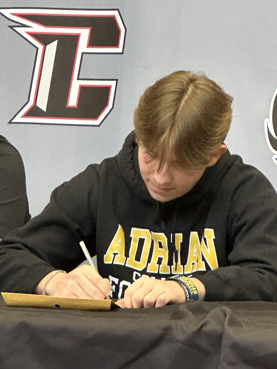 Official ! Go Dawgs 🐶🟡⚫️ <a href="/AdrianCollegeFB/">Adrian College Football</a> <a href="/LC_CHARGERS/">CHURCHILL FOOTBALL</a> <a href="/CoachHank/">Hank “Bag Work” Johnson</a>