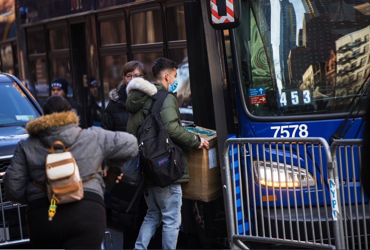 1010WINS's tweet image. Asylum seekers refuse eviction from Midtown hotel to Brooklyn Cruise Terminal, camp outside hotel
bit.ly/3l36GAu
