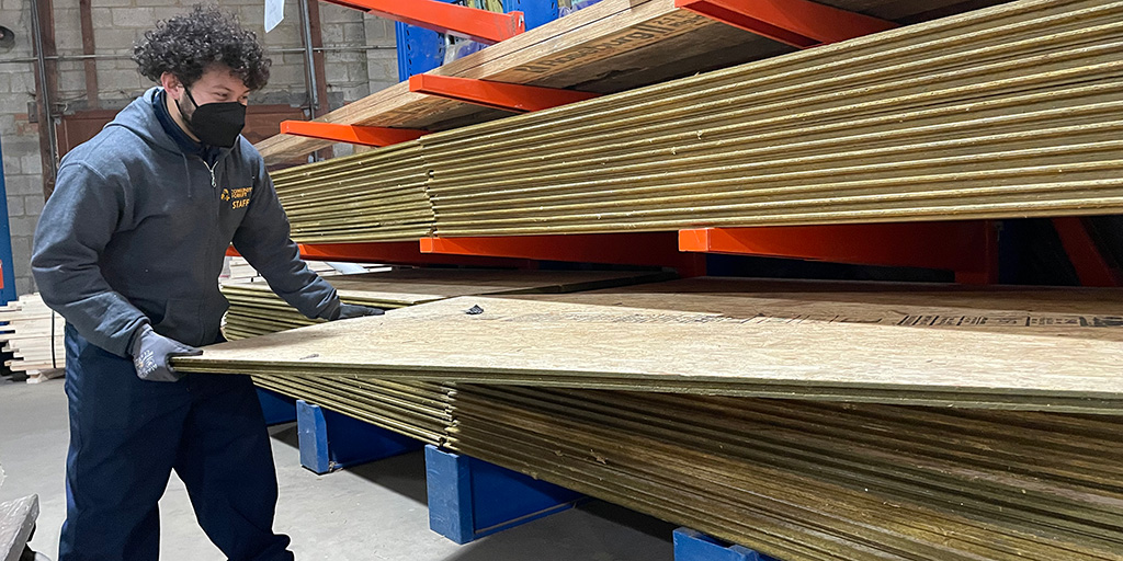 CommForklift's tweet image. We recently got a large donation of subflooring and it’s now available here in the #reuse warehouse! The 3/4-inch flooring is $1 sq. ft. and the 1 1/8-inch flooring is $2 sq. ft. Check it out any day of the week between 12 and 5 pm! #buildingmaterials