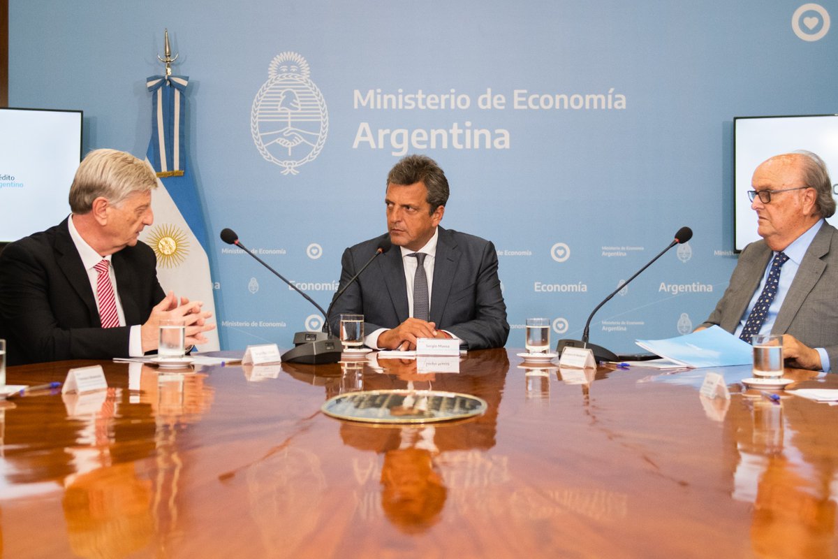 Sergio Massa (@sergiomassa) on Twitter photo Junto al gobernador <a href="/ZiliottoSergio/">Sergio Ziliotto</a> y al secretario de Industria @DMVasco anunciamos la adhesión de La Pampa al Programa CreAr #CréditoArgentino, que con 500.000 millones de créditos para PyMEs a tasa bonificada busca impulsar el desarrollo de las industrias de todo el país. Junto al gobernador <a href="/ZiliottoSergio/">Sergio Ziliotto</a> y al secretario de Industria @DMVasco anunciamos la adhesión de La Pampa al Programa CreAr #CréditoArgentino, que con 500.000 millones de créditos para PyMEs a tasa bonificada busca impulsar el desarrollo de las industrias de todo el país.