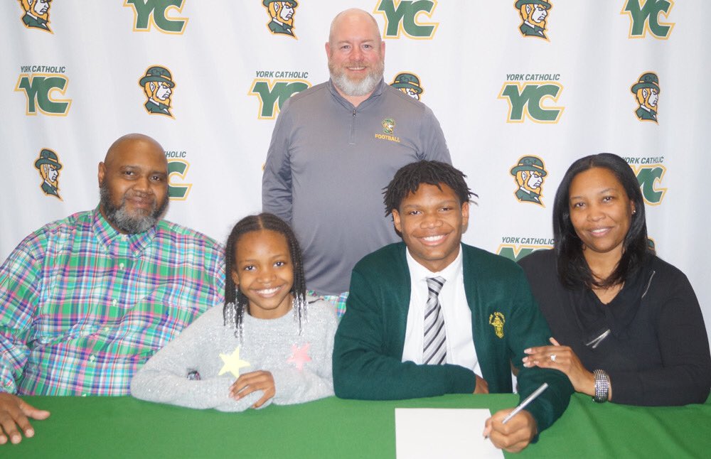 LeVan McFadden has decided to continue his academic and football career at Lock Haven University!  Congratulations LeVan! #YCHeart #YCMovesMeForward #YCExperience <a href="/HavenAthletics/">Lock Haven Athletics 🦅</a>