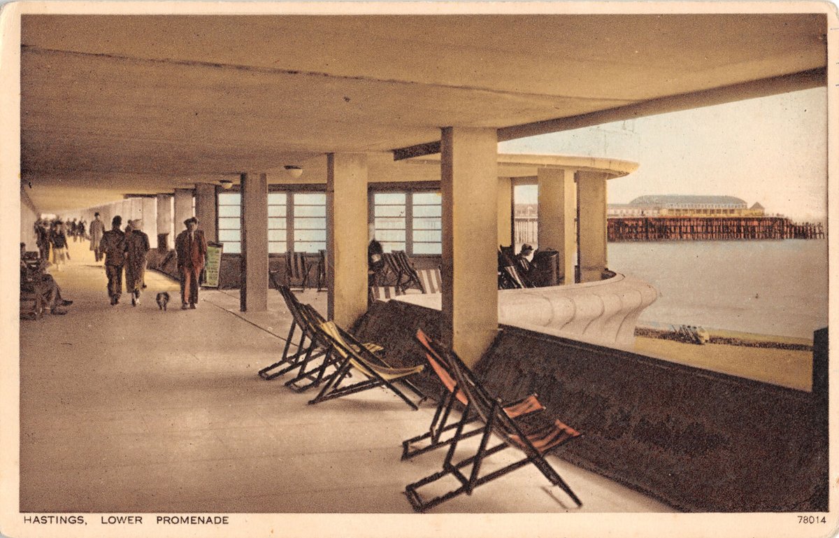 On the lower level of the new promenade stretching between #Hastings and #StLeonards. A fantastically modern seaside space when it was built in the #1930s.
#postcardoftheday