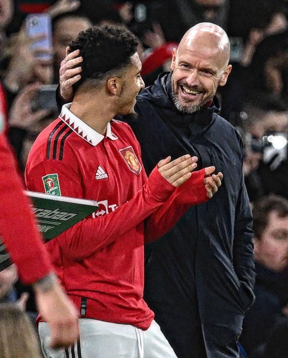 Sancho smiling with Ten Hag on the touchline before making his return 😍

No Manchester United fan go pass this picture without liking it. ❤️