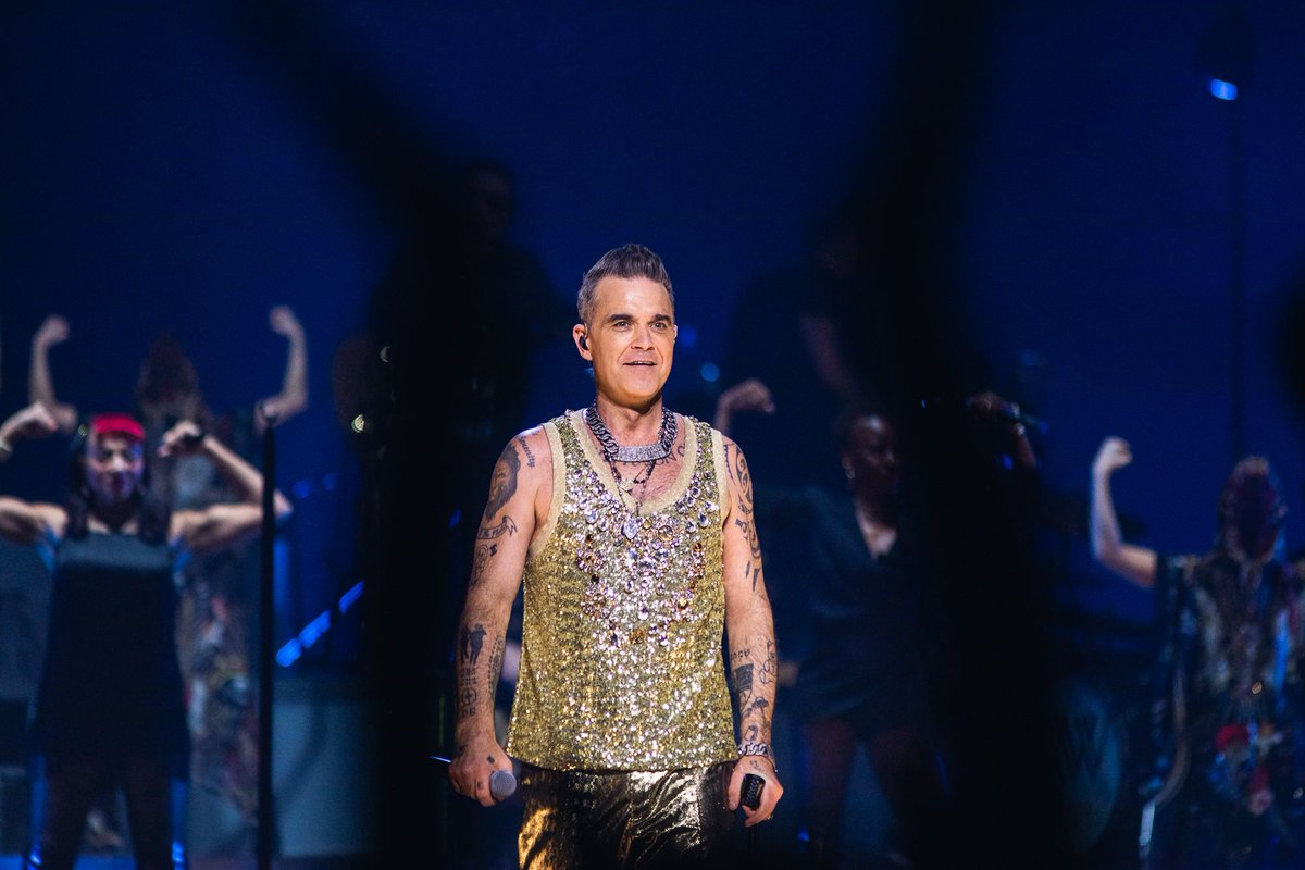 BarclaysArena's tweet photo. What a night! ❤️@robbiewilliams show 1/3 in Hamburg was amazing! 👏 

#barclaysarena #hamburg #robbiewilliams https://t.co/2Eg0F4A5uu
