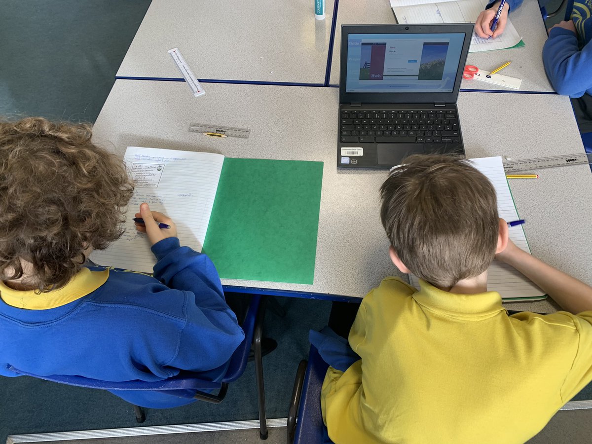 BroBrynach's tweet image. KS2 pupils enjoyed discovering more about Carmarthenshire in our ‘Ynys Ymchwilio’ session yesterday.  Today they have been comparing our village with Carmarthen town 🏴󠁧󠁢󠁷󠁬󠁳󠁿 #comparing #contrastinglocations #habitat