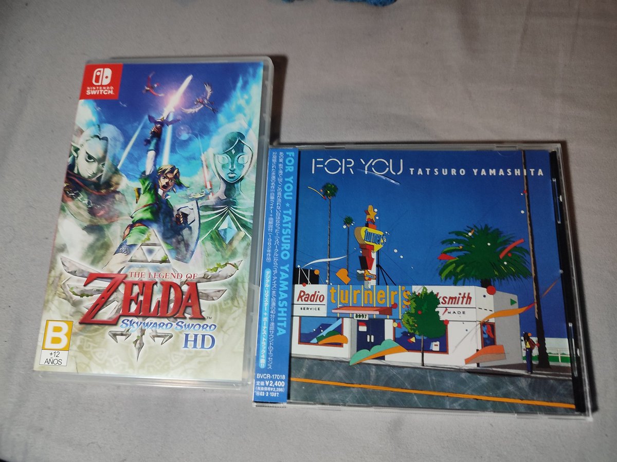 January grab bag.
This month I got Skyward Sword HD and "FOR YOU" by Tatsuro Yamashita.
I bought this CD because there is no legal way to listen to it, I liked it very much and wanted to practice "Sparkle", because it has a funky and rhythmic guitar and I am quite bad at it.