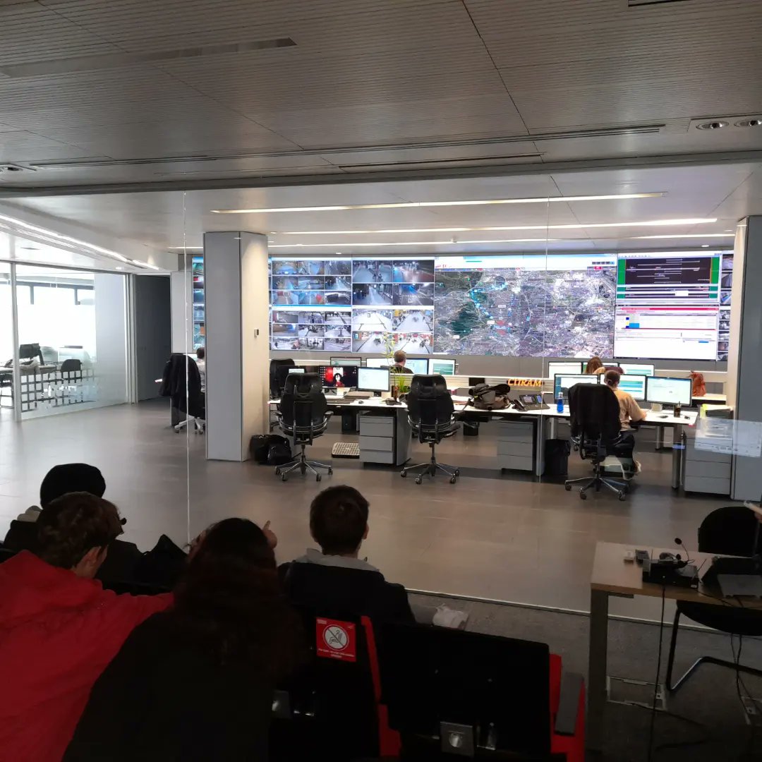 EncinasIes's tweet photo. Ayer, los alumnos 4° ESO (Tecnología) visitaron la empresa Grupo Ruiz y el Consorcio de Transporte de Madrid. Muy interesante.🚌🚃
#gruporuiz #citram #consorciotransportes. https://t.co/fkxTjMsH6z