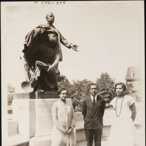 oxfordamerican's tweet photo. “Of their journey, Hurston wrote very little, during or after; Hughes wrote quite a bit.”
—We’re honoring Langston Hughes’s birthday with @yuvaltaylor’s “In the Company of Good Things” from #Issue93.
https://t.co/uT6044hrmL
📸 Langston Hughes Estate & Zora Neale Hurston Trust https://t.co/q7EacSA5lu