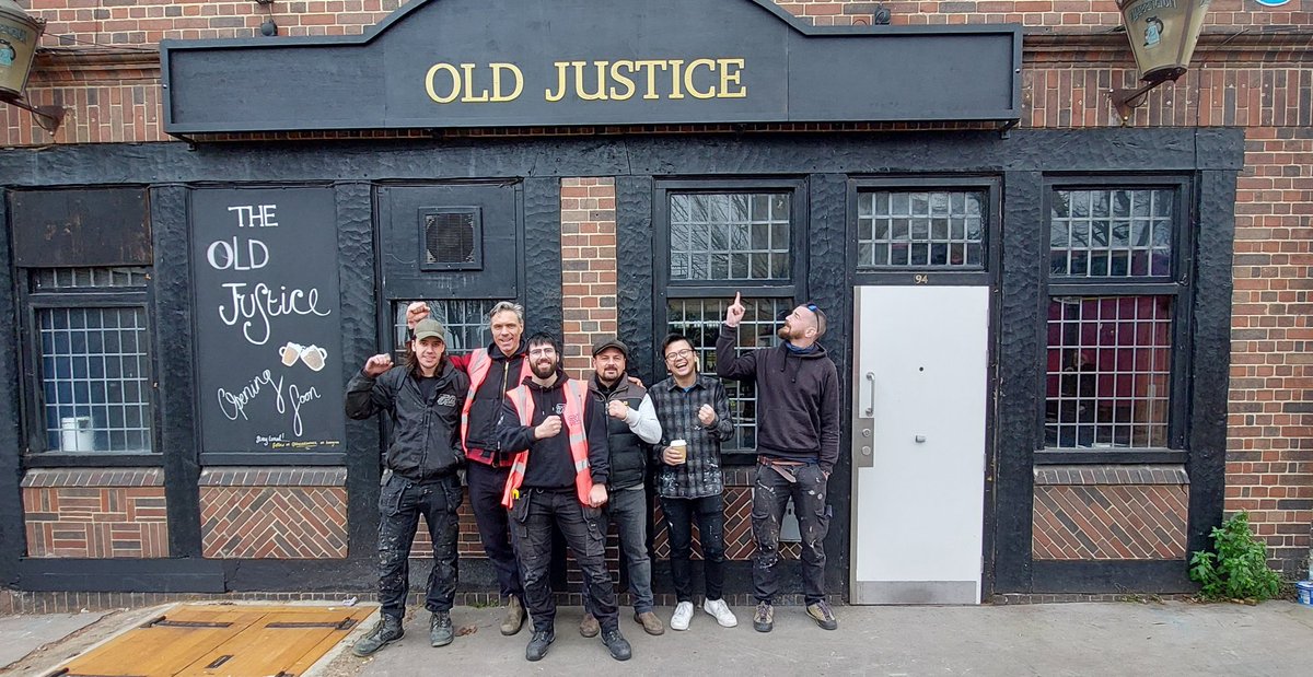 @TheOldJustice #Bermondsey received its replica signage today in readiness for grand opening next week? Big shout out to @PhantomPeakUK Canada Water #Rotherhithe for build,supply,and erection @Southwark_News @SELondonCamra @BBCLondonNews @CathJeater @RBHistory  @WISE16 #SE16