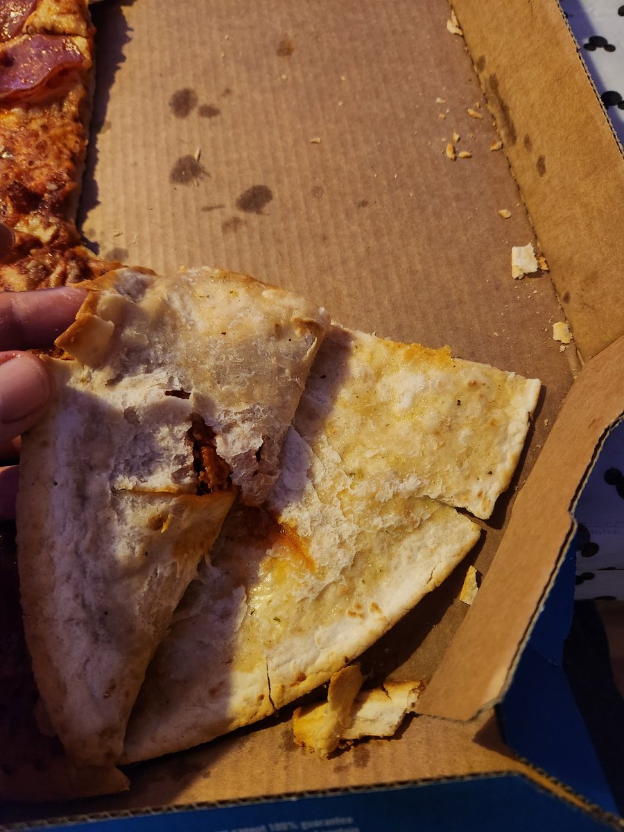 HAMLET300's tweet photo. @Dominos_UK ordered 2 large double decadence pizzas and received 2 pizzas drier than the Sahara. Explained to the manager and after speaking to her area manager to authorise 2 more pizzas to be sent to me with some liquid cheese in the base I received this 50 mins later... https://t.co/Pc3Q3e9uFs