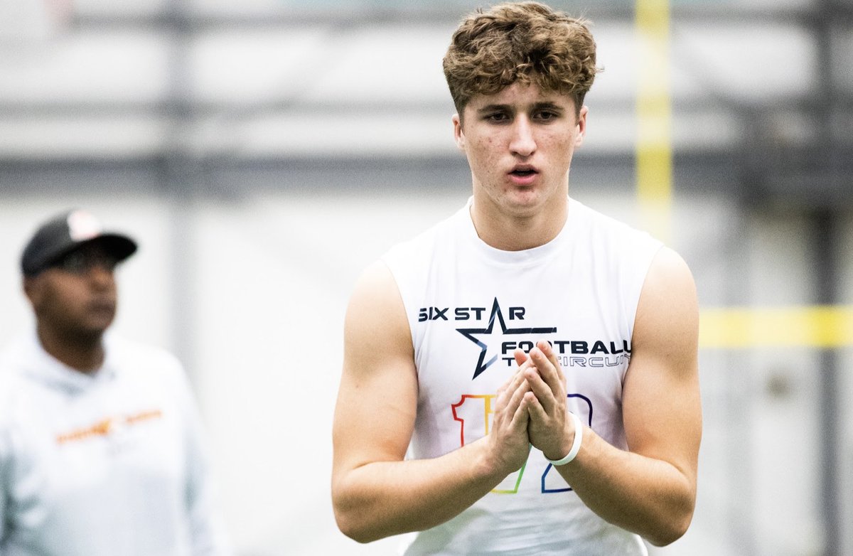 STOCK RISERS | Missouri QB prospects raise profile at winter events (2024)

💥Several QBs who shined at KC and STL events in December
@slymedinn <a href="/NicholasBittne8/">Nicholas Bittner</a> <a href="/HobbsGooch/">HobbsGooch_07</a> <a href="/QuinnNorthrup/">Quinn Northrup | ✞ |</a> @Rroweton <a href="/Jake6Ryan/">Jake Ryan</a> <a href="/WyattWoods26/">Wyatt Woods</a> Jack Masters (Dubourg)

STORY ▶️sixstarfootball.com/article/stock-…
