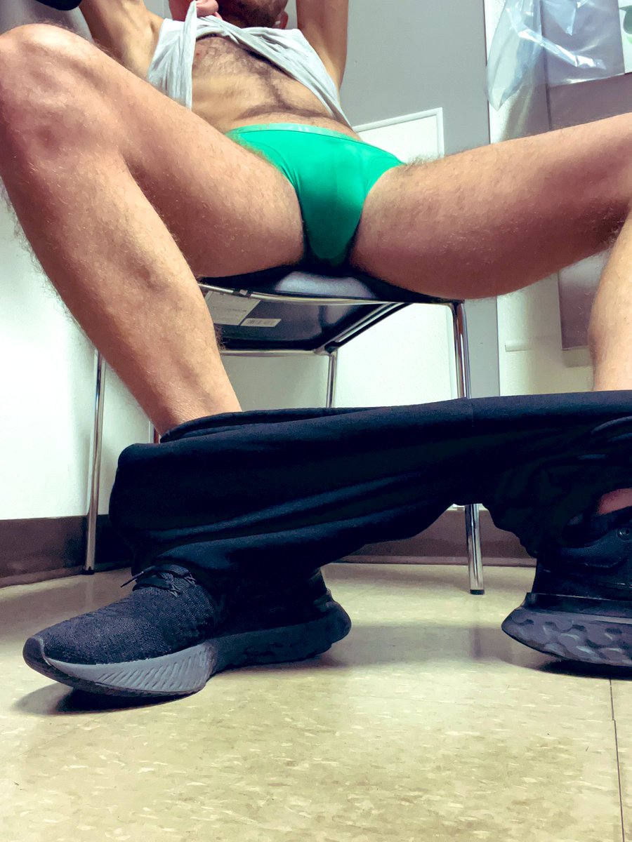 HungH1111's tweet photo. #gayboy at the #gym getting #hard https://t.co/cfPrVc1l3v